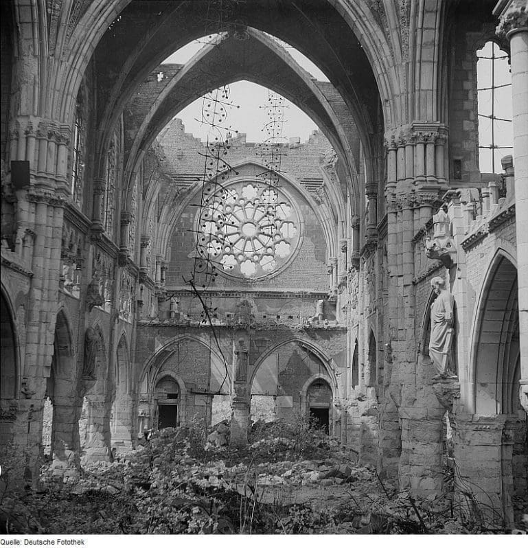 WW2 Aerial Bombings in Dresden: World in Ruins